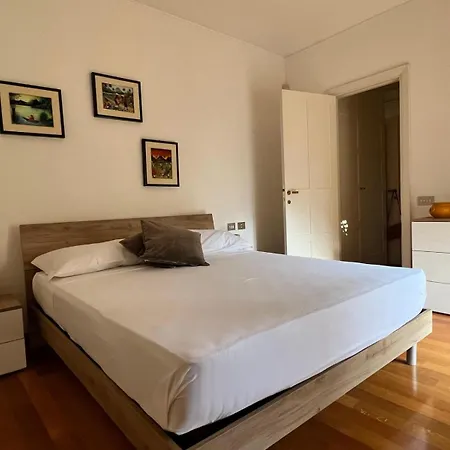 Luce, Silenzio Ed Eleganza Nel Cuore Di * Rome